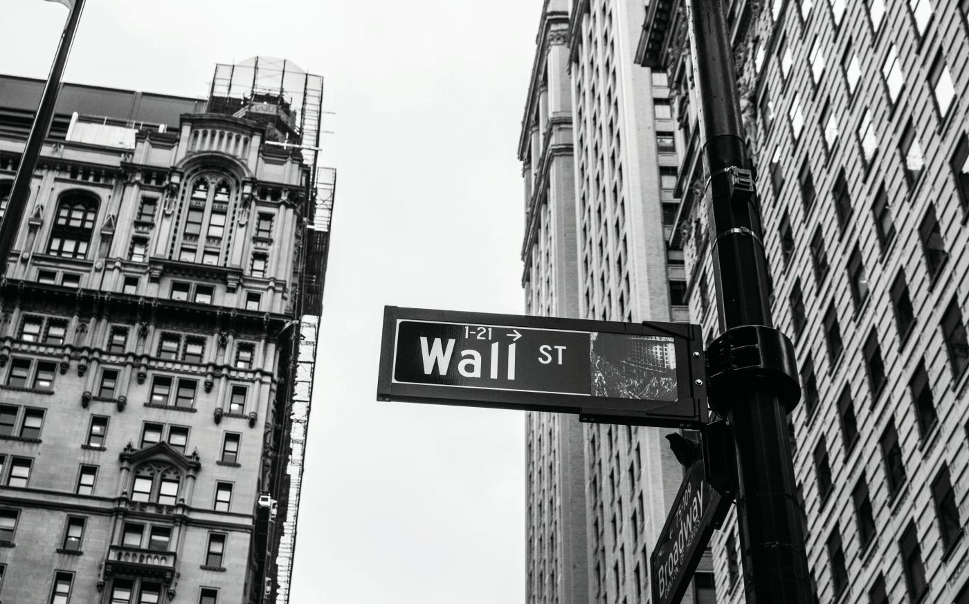 grayscale photo of 1-21 Wall street signage by Chris Li courtesy of Unsplash.